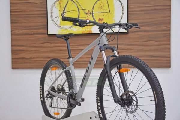 Bicicleta Giant Talon 2  GRAY CONCRETE 2021 - Imagem 10